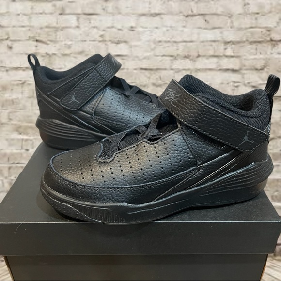 NEW Boys Jordan Max Aura 5 - Picture 6 of 8